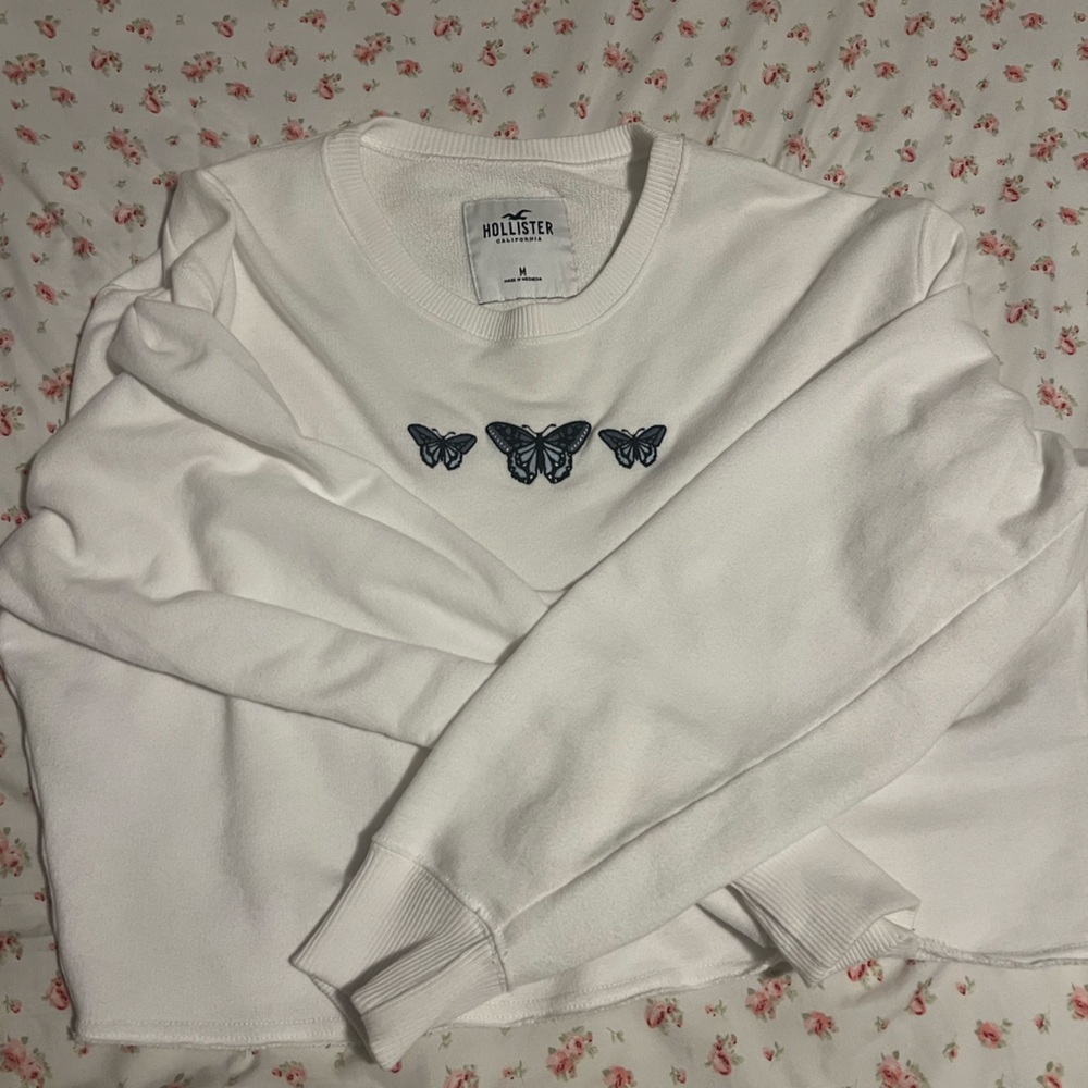 Hollister Women’s Medium Butterfly Embroidered Crewneck Sweatshirt - White